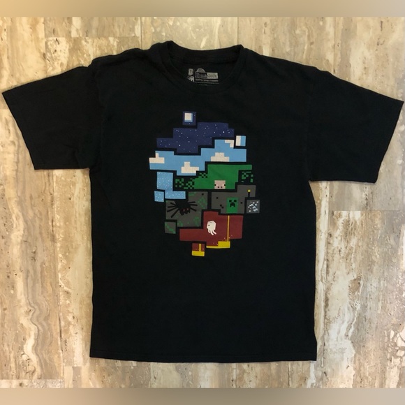Think Geek Minecraft T-shirt. - Picture 1 of 3